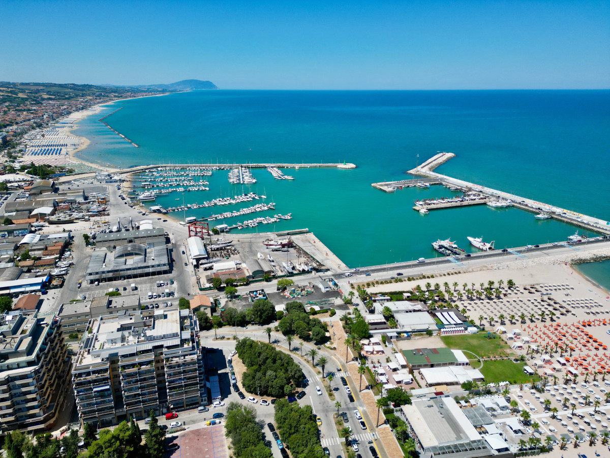 Il Litorale di Civitanova: sabbia, ghiaia e meraviglie adriatiche