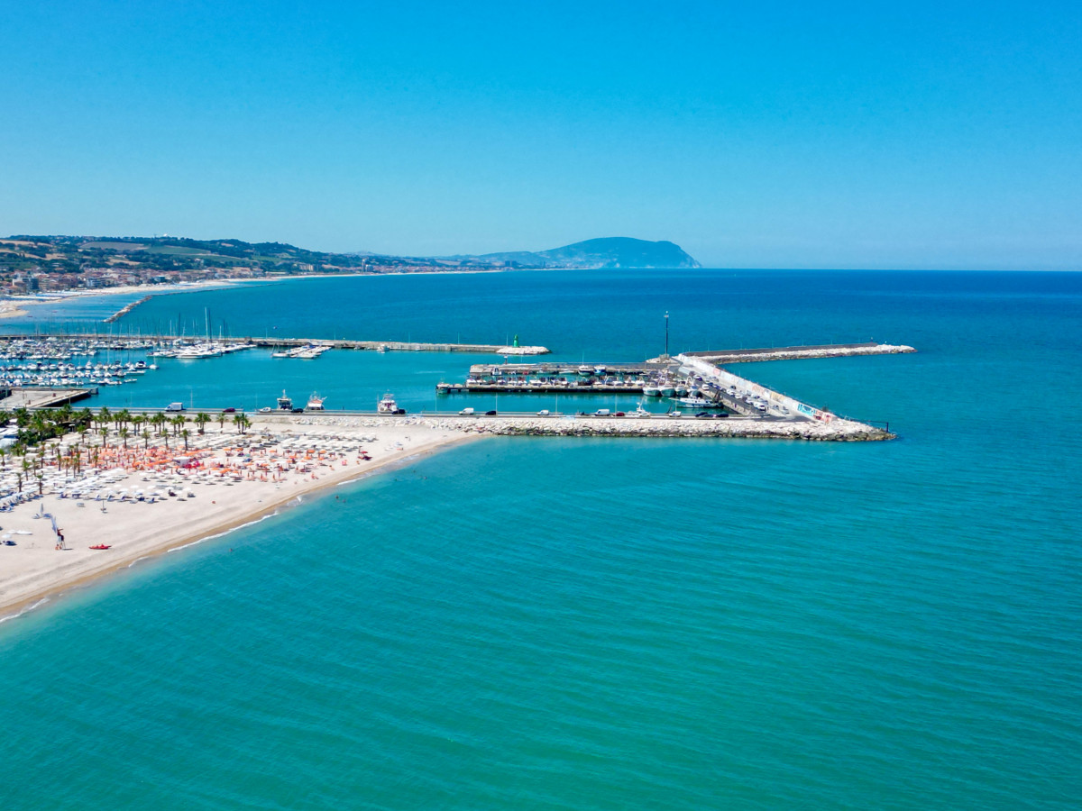 Il Litorale di Civitanova: sabbia, ghiaia e meraviglie adriatiche